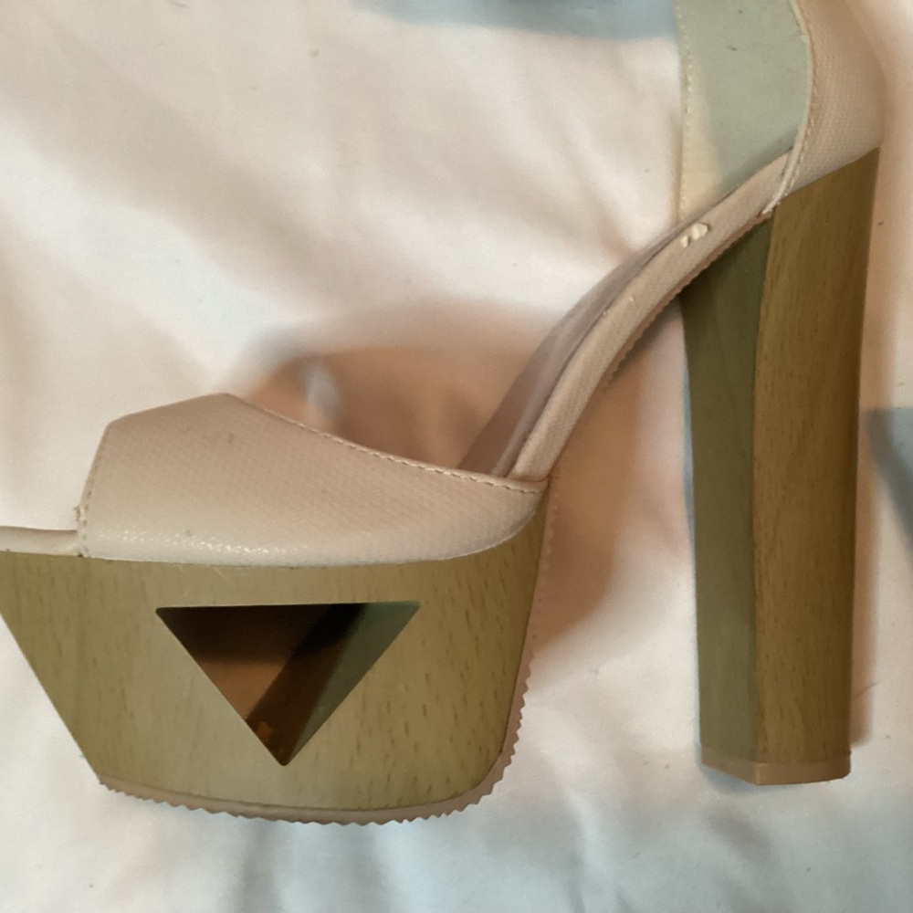 Stone Platform Sandals - Picture 3 of 6